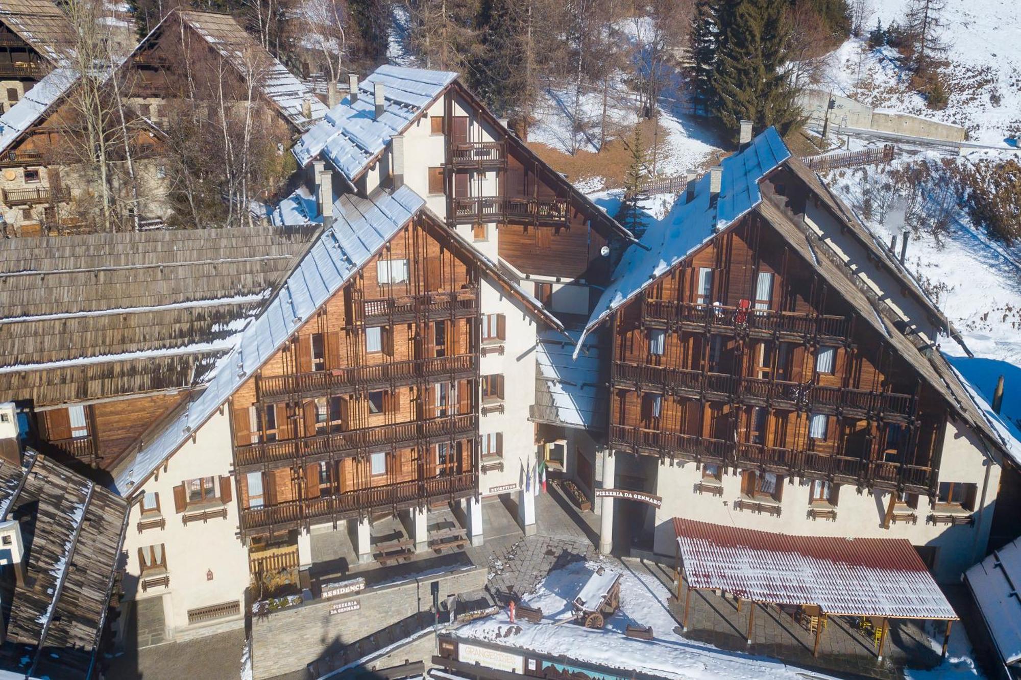 Grange Hike & Ski Sestriere Apartments Exteriör bild