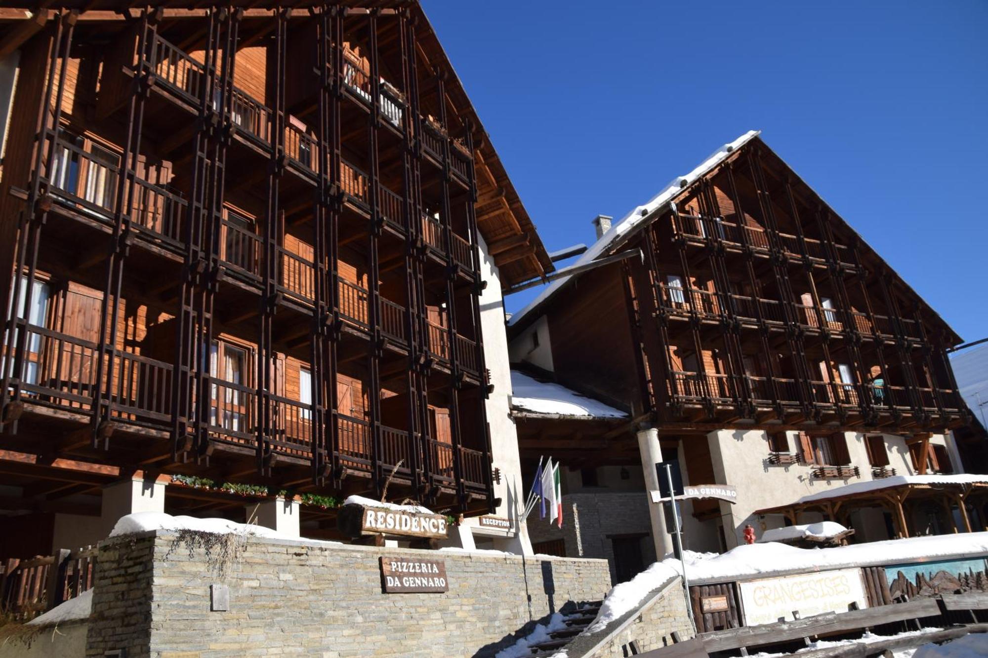 Grange Hike & Ski Sestriere Apartments Exteriör bild
