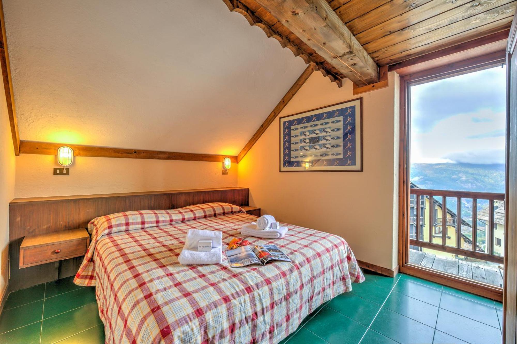 Grange Hike & Ski Sestriere Apartments Rum bild